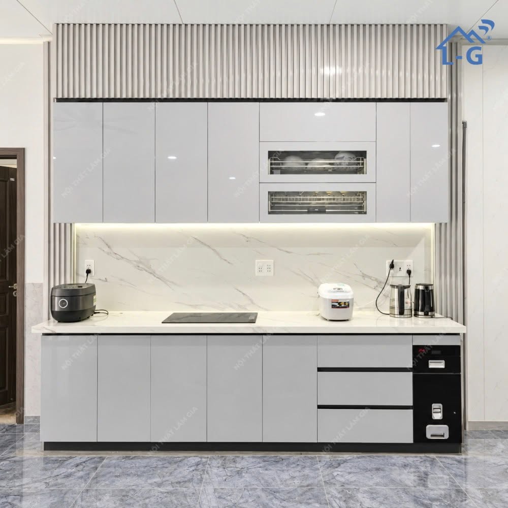 Thi Công Tủ Bếp Khung Nhựa Ecoplast Cánh Nhựa Đặc Phủ Acrylic Tráng Gương (TCTB766-LG)