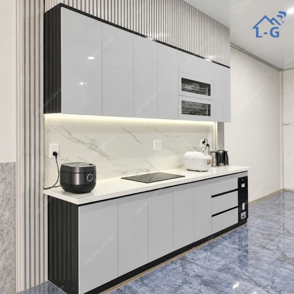 Thi Công Tủ Bếp Khung Nhựa Ecoplast Cánh Nhựa Đặc Phủ Acrylic Tráng Gương (TCTB766-LG)