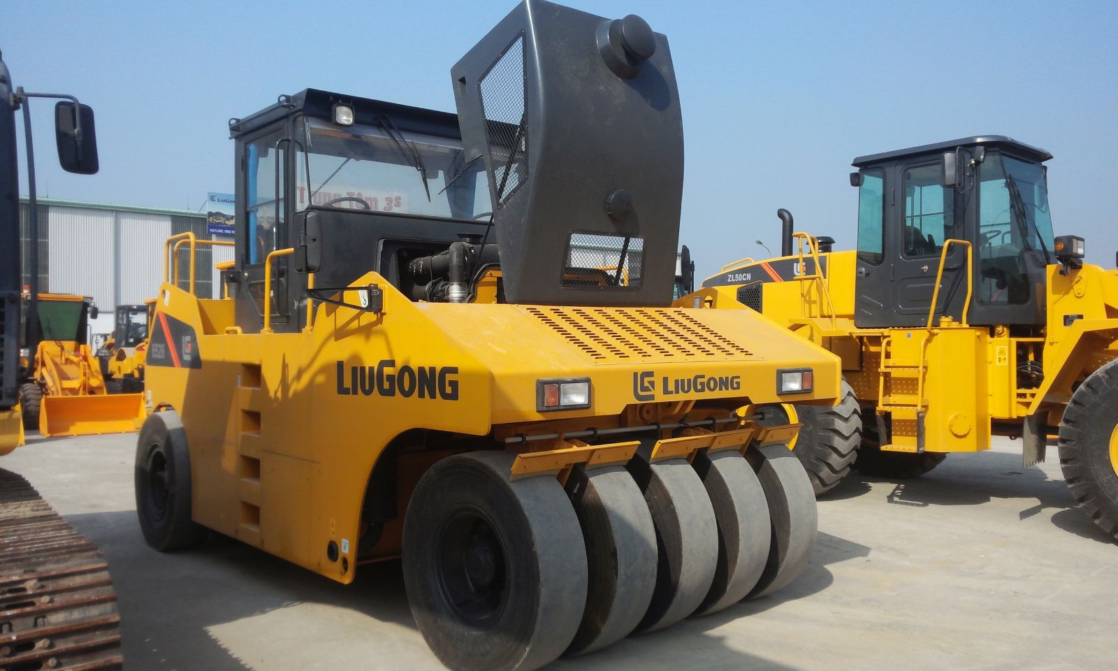 Ưu điểm và nhược điểm của dòng xe lu bánh lốp.