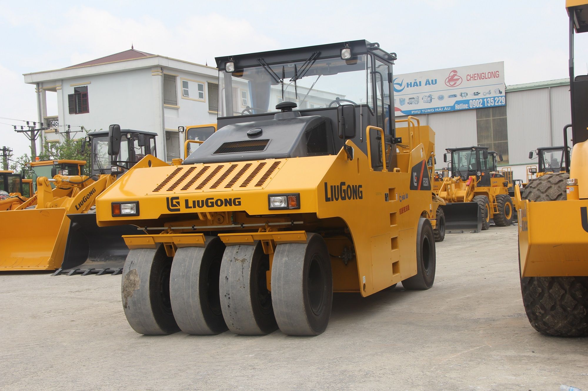 Hãy kiểm tra lốp trước khi chiếc xe lu lốp mất an toàn.