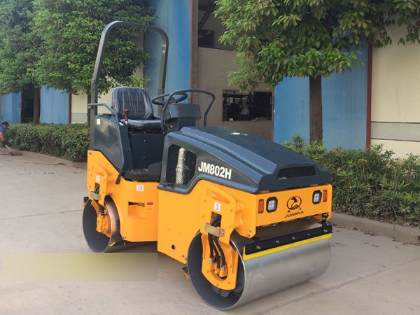 Tìm hiểu cách thức làm việc của xe lu bánh thép
