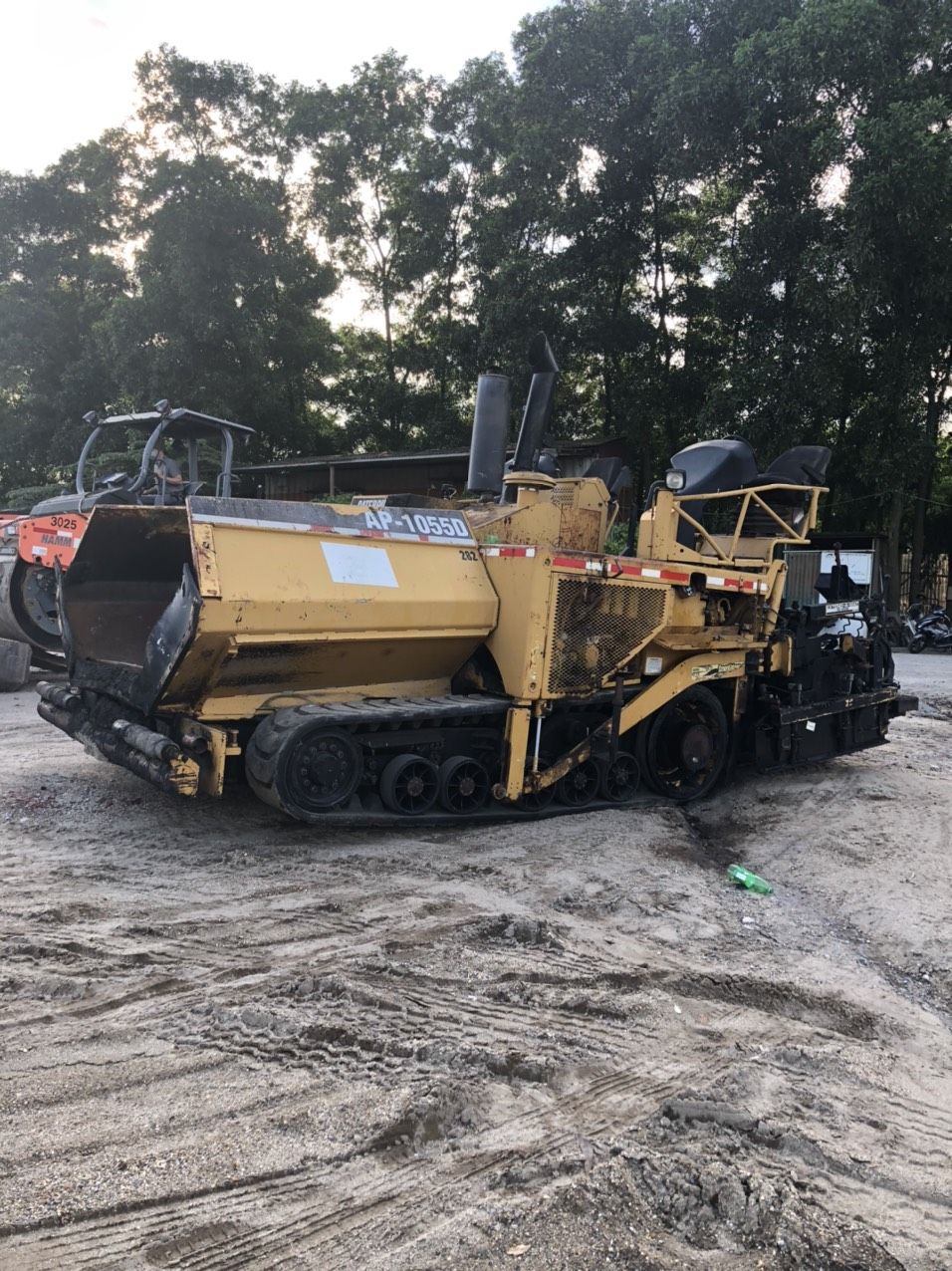 Máy rải Asphalt CAT AP1055