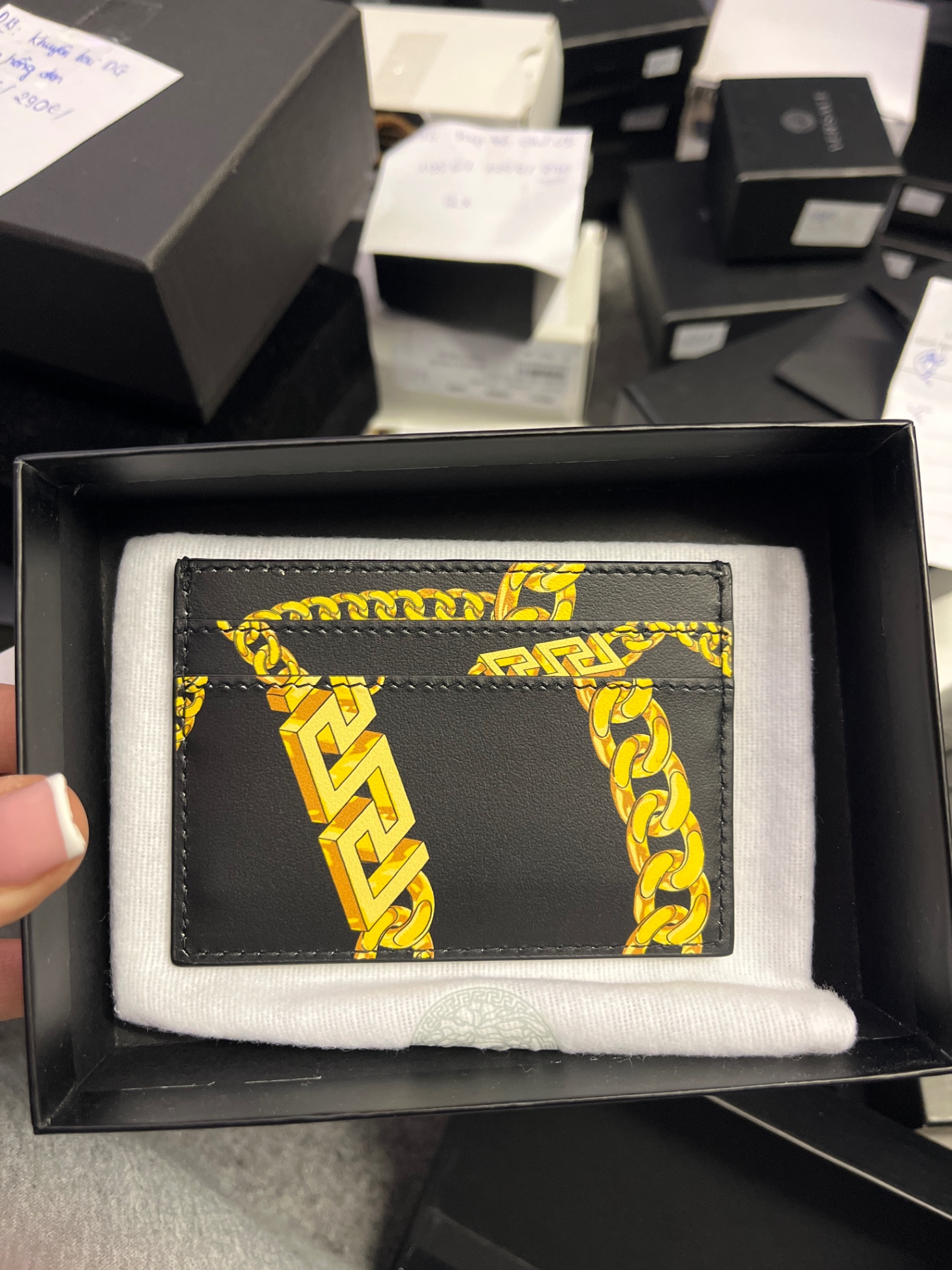Card case VS hoạ tiết xích vàng