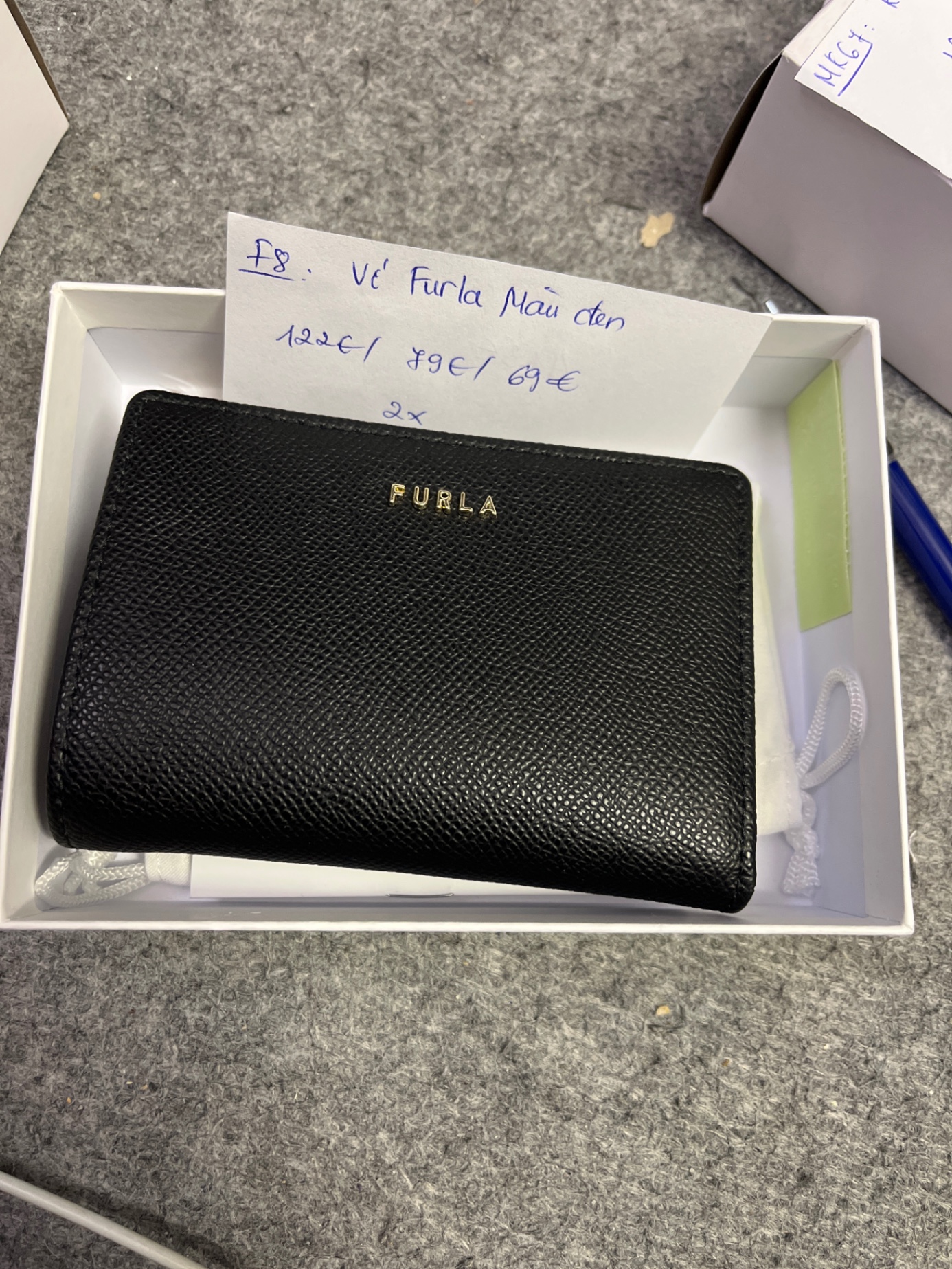 Ví gập Furla màu đen