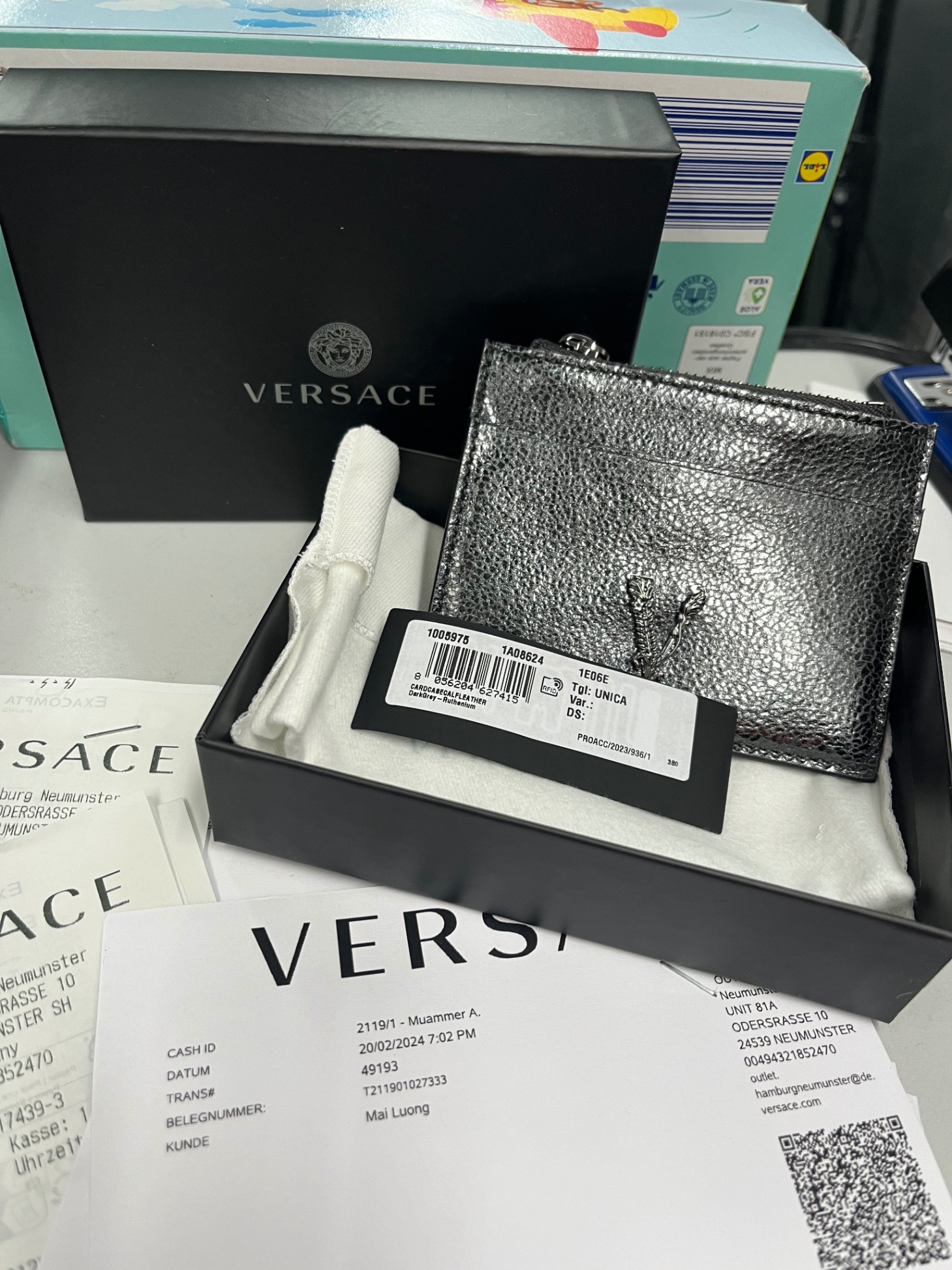 Card holder VS màu ghi bóng