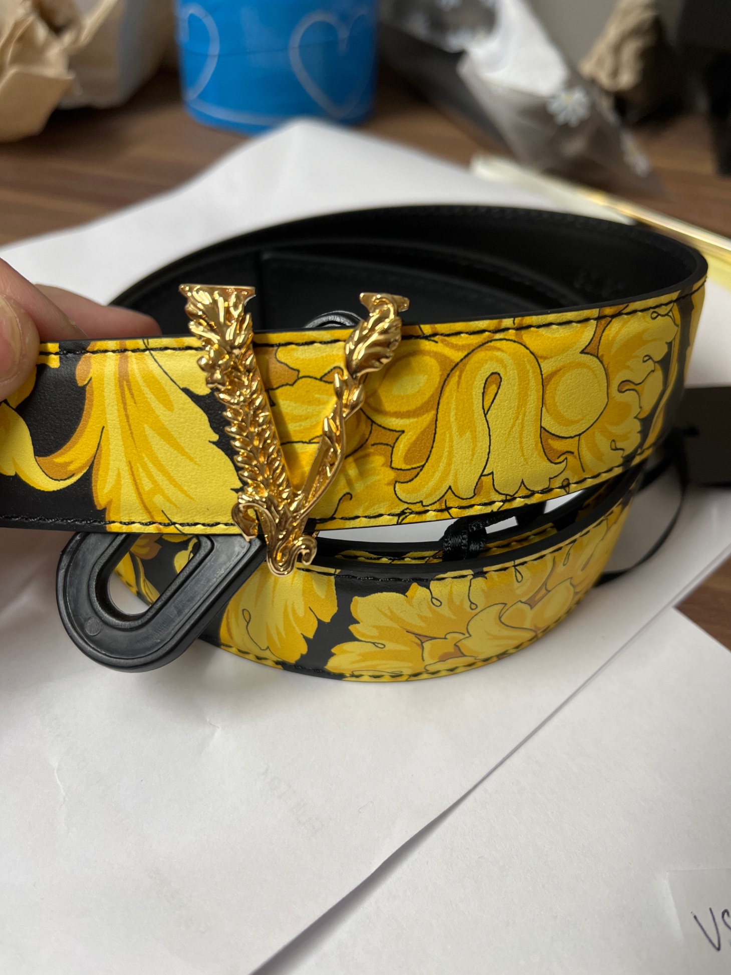 Belt VS hoa vàng