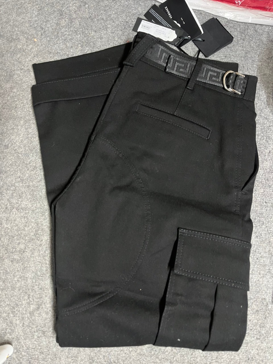 Quần Versace đen túi hộp