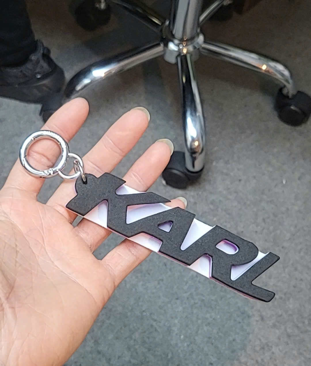 Móc khóa KARL chữ - TẶNG