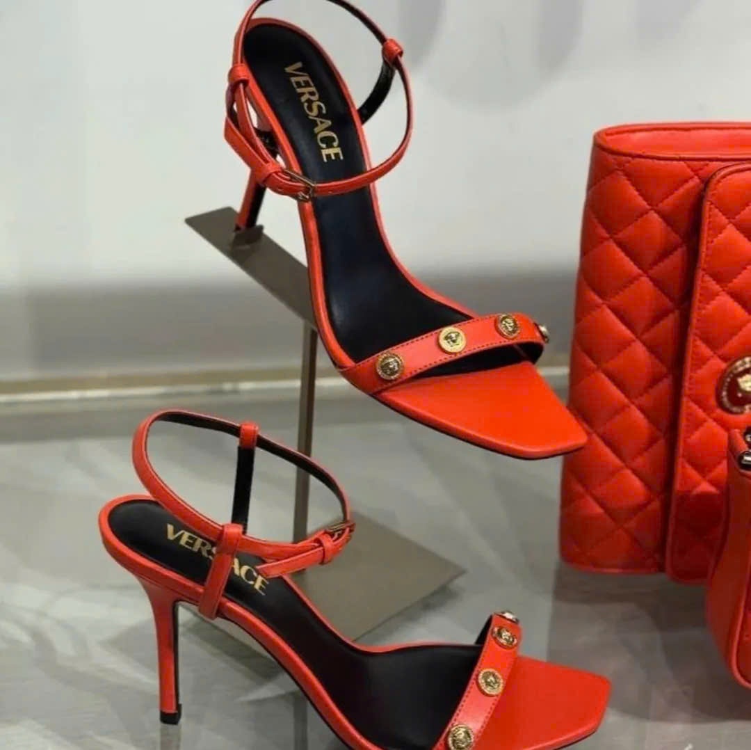 Sandal VS cam medusa nhỏ vàng 9cm (1A02087)