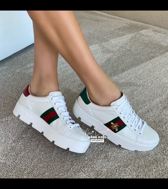 𝐒𝐧𝐞𝐚𝐤𝐞𝐫 𝗚𝘂𝗰𝗰𝗶 𝗔𝗰𝗲 𝐄𝐦𝐛𝐫𝐨𝐢𝐝𝐞𝐫𝐞𝐝 𝐋𝐞𝐚𝐭𝐡𝐞𝐫 𝐏𝐥𝐚𝐭𝐟𝐨𝐫𝐦