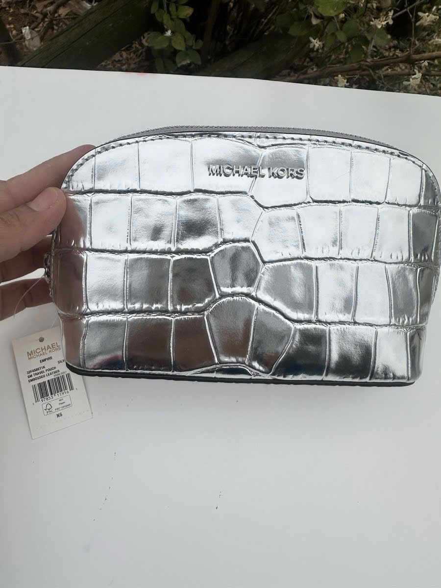 Ví MK vân màu bạc 32F4S8ET1K