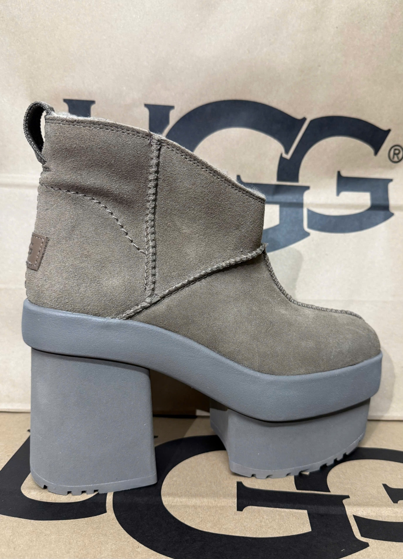 Giày UGG New heights Platform màu xám đậm (mũi 7p, đế 11p) -TM