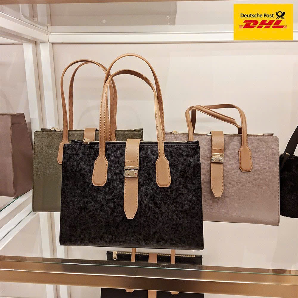 Túi tote Furla Vitello màu đen WB01623 (31x24x10)