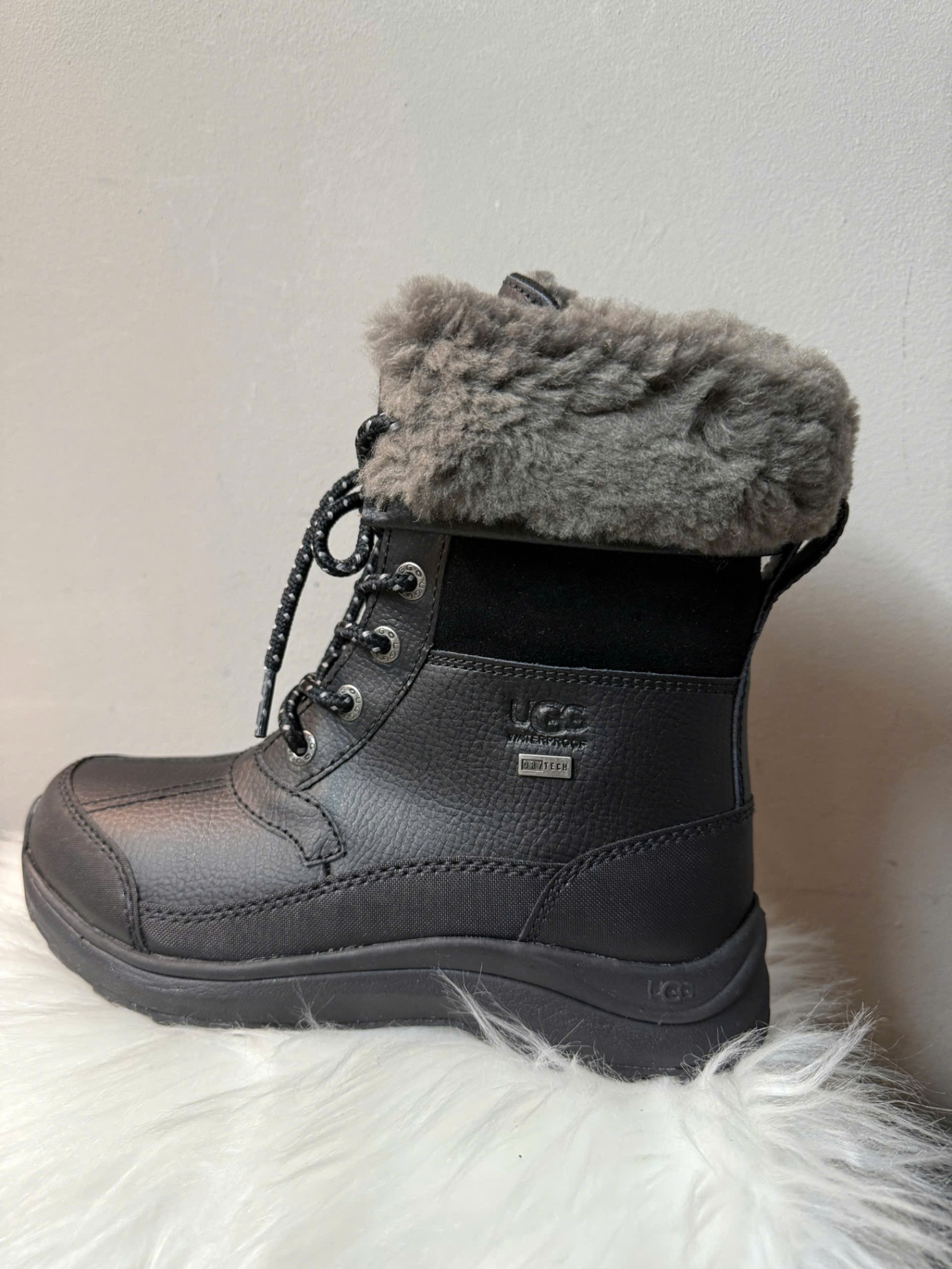 Boot UGG Damen ZayLee màu đen - lông xám