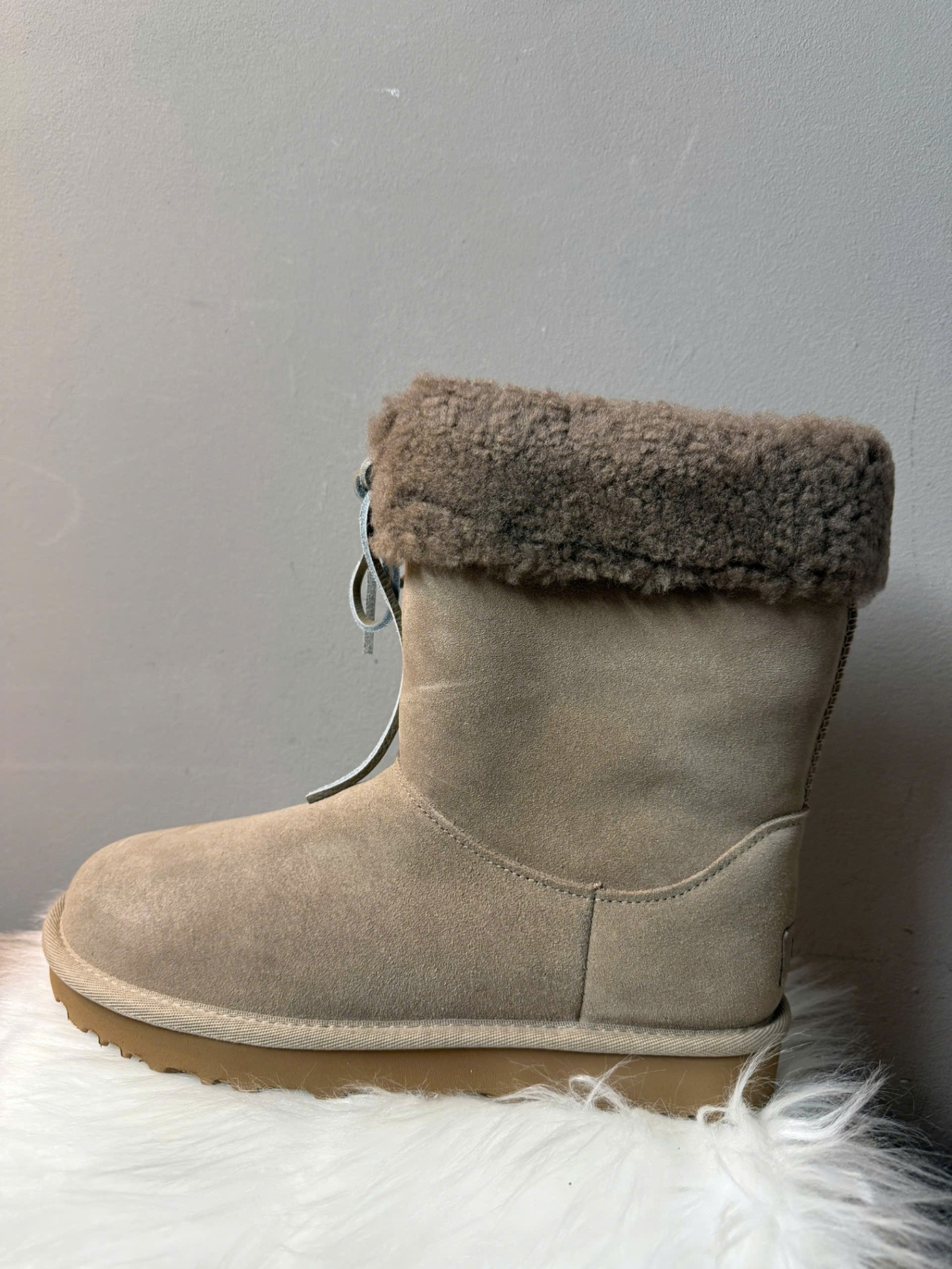 Boot UGG Sanssa Shearling shorrt màu nâu sáng