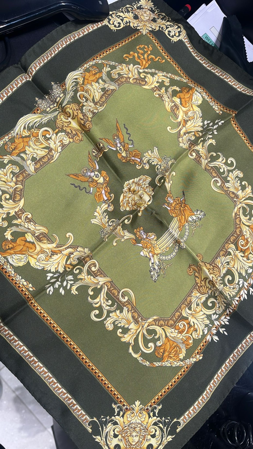 Khăn lụa VS xanh họa tiết vàng - 1A16086 - 5G090 - 100% lụa - 45*45cm