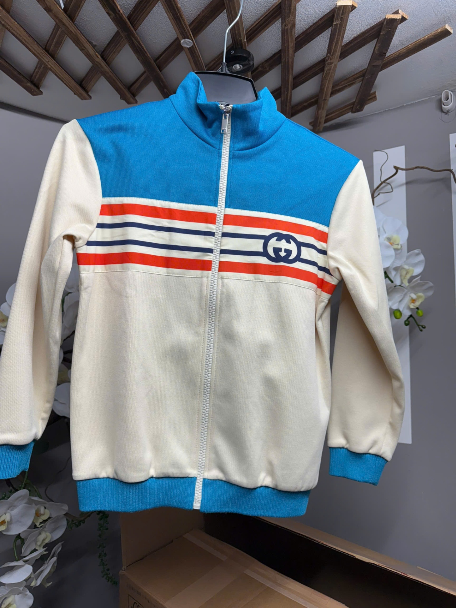 Khoác cổ lọ có khóa xanh be