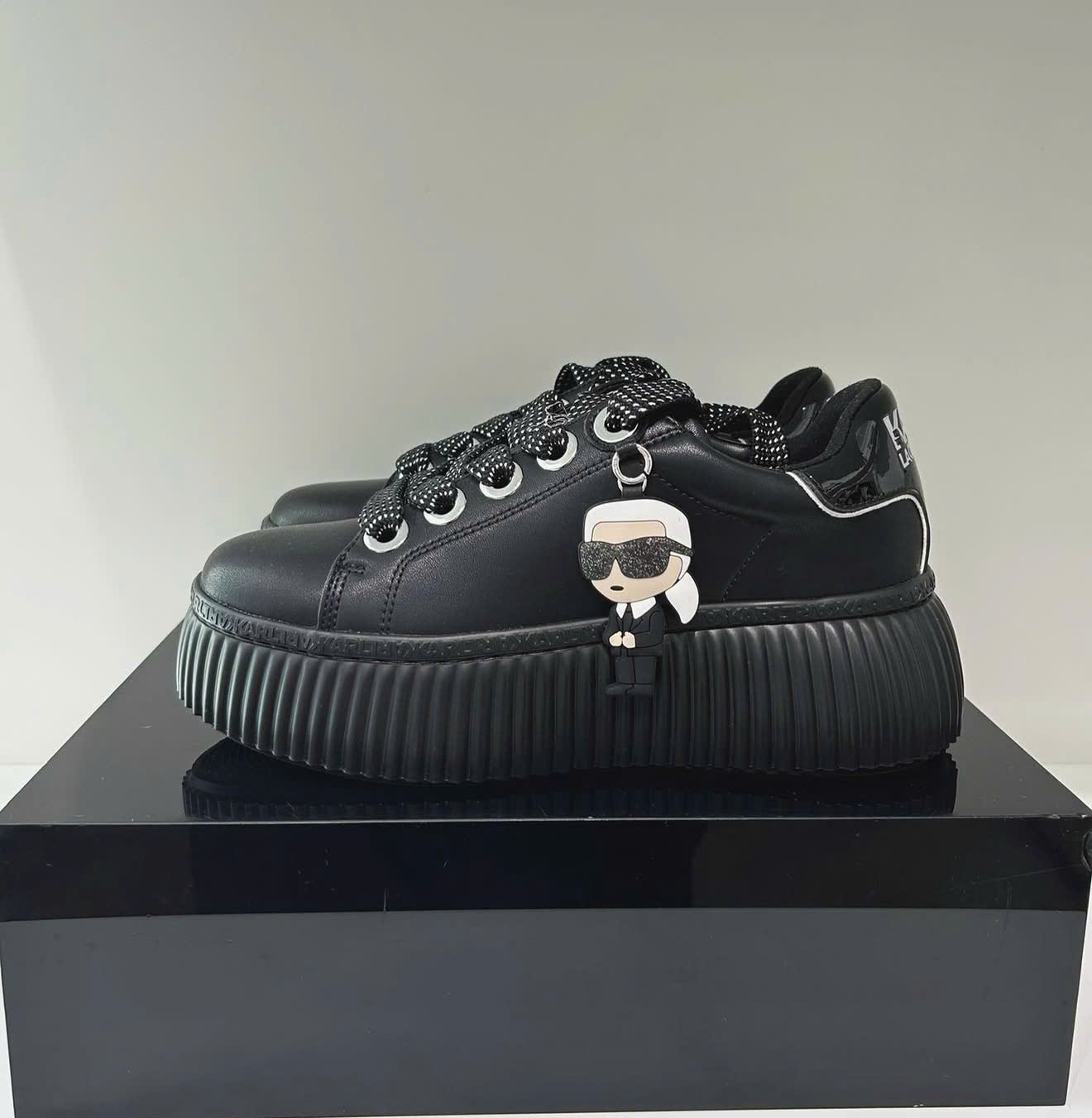 Sneaker Karl đen charm KKL94323