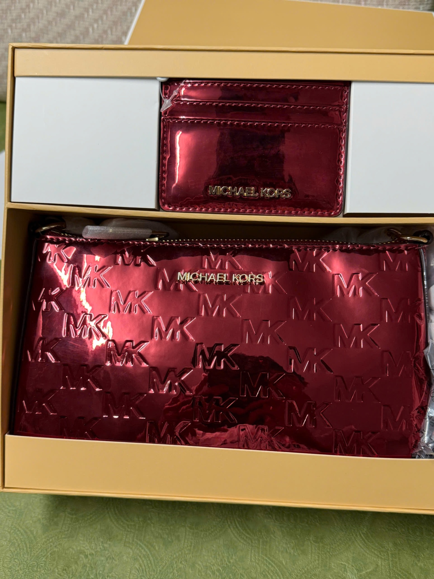 Set túi Jetset card holder MK màu đỏ mận 35F5SG2D60 (24x14x6)