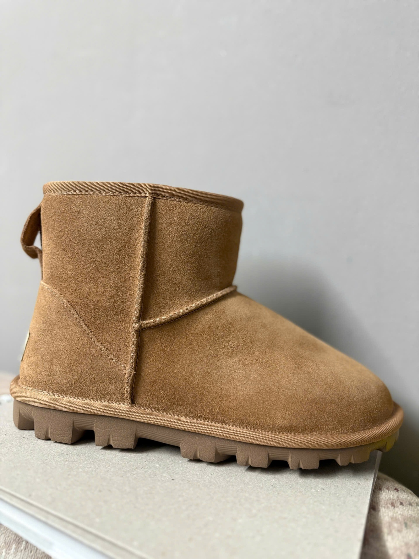 Boot UGG Essential mini nâu đế đinh