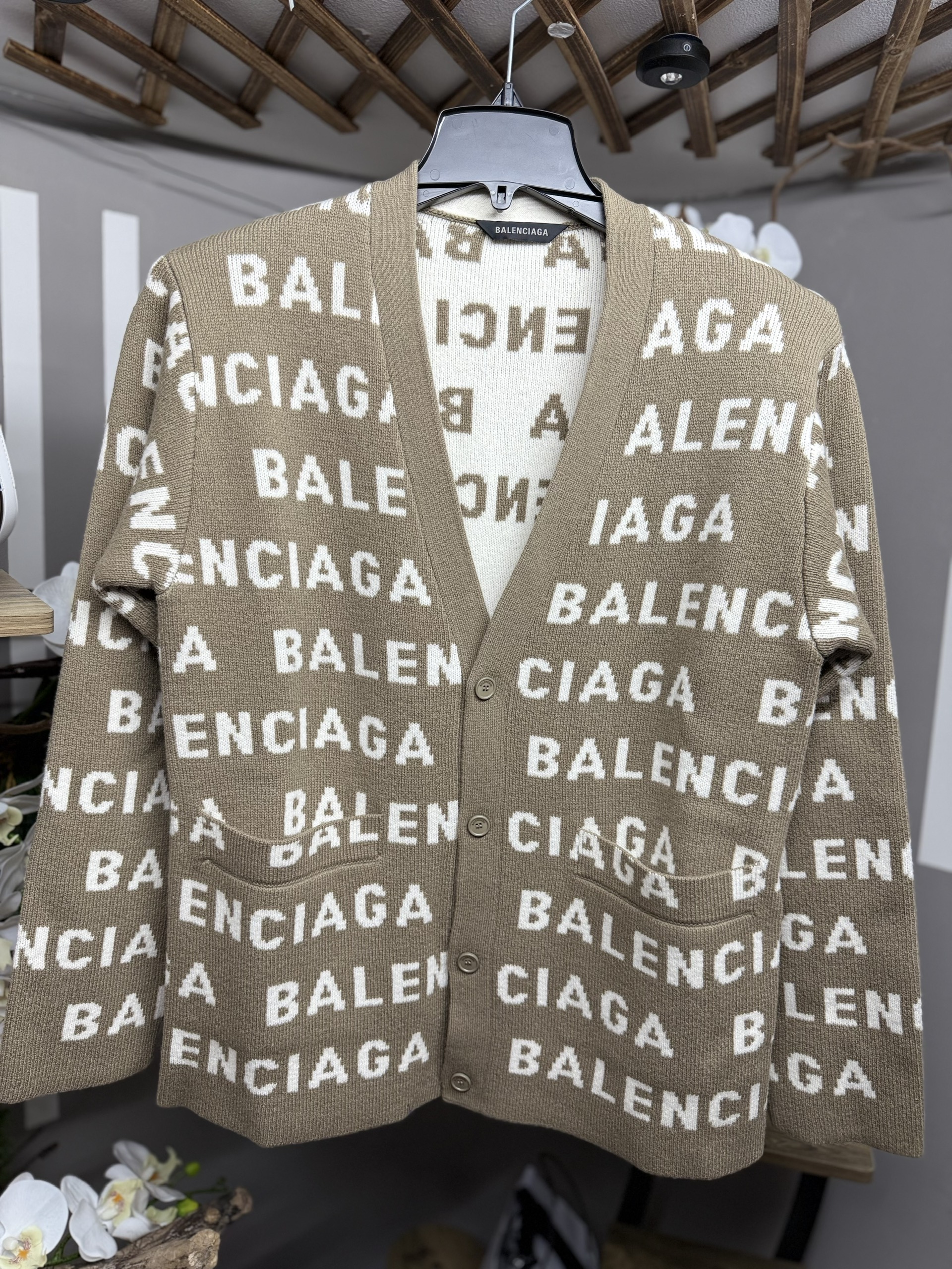 Áo cardigan Balenciaga nâu full logo - SNV - 766414