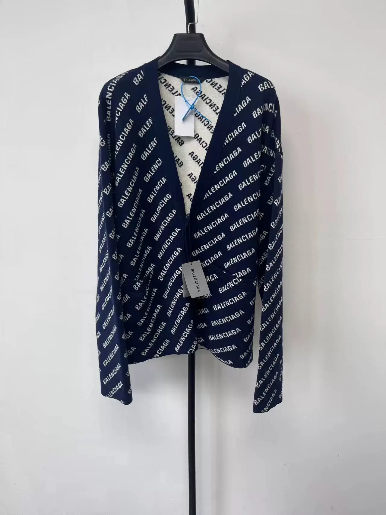 Áo cardigan Balenciaga xanh navy full logo - SNV - 733891