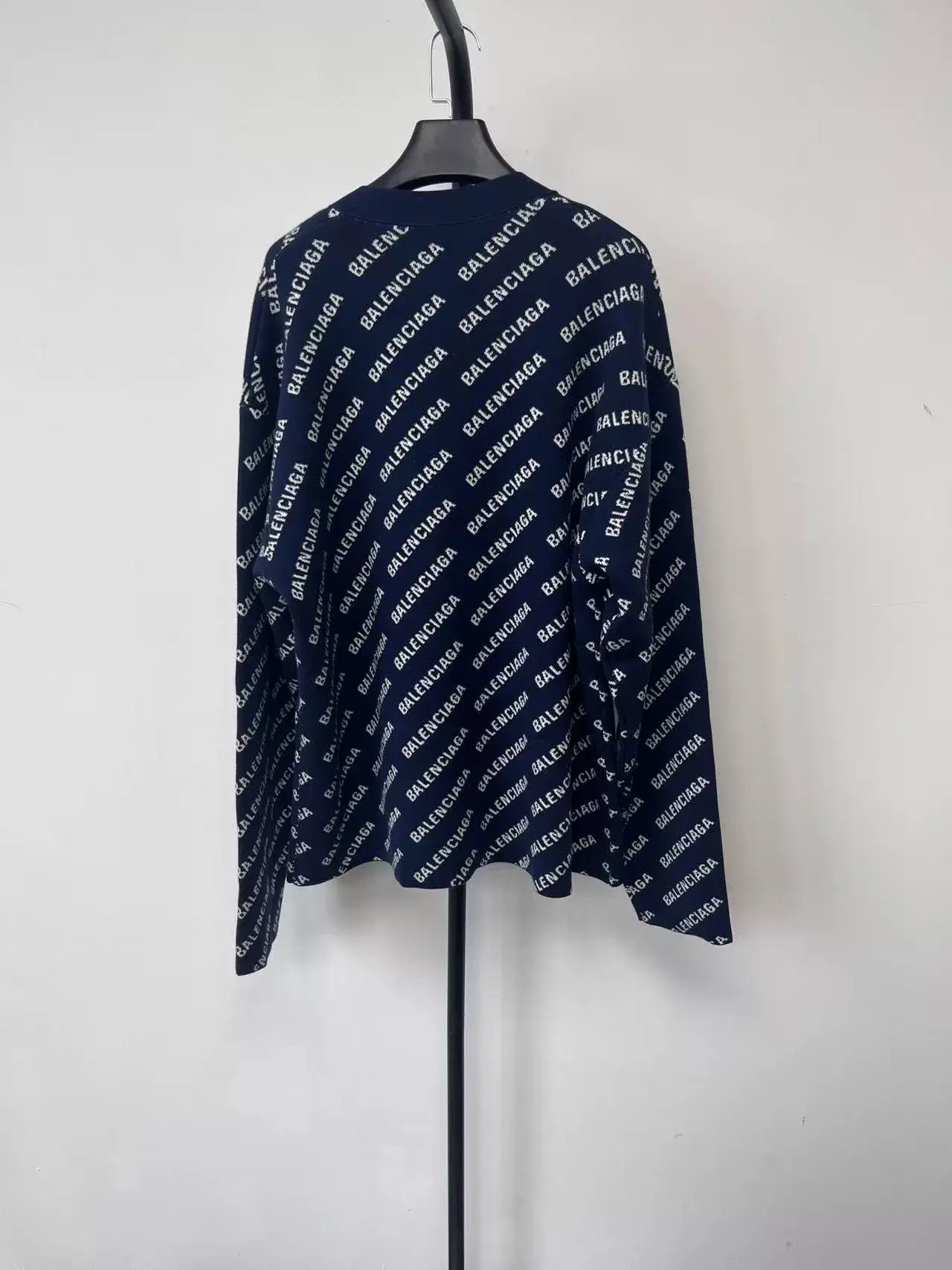 Áo cardigan Balenciaga xanh navy full logo - SNV - 733891