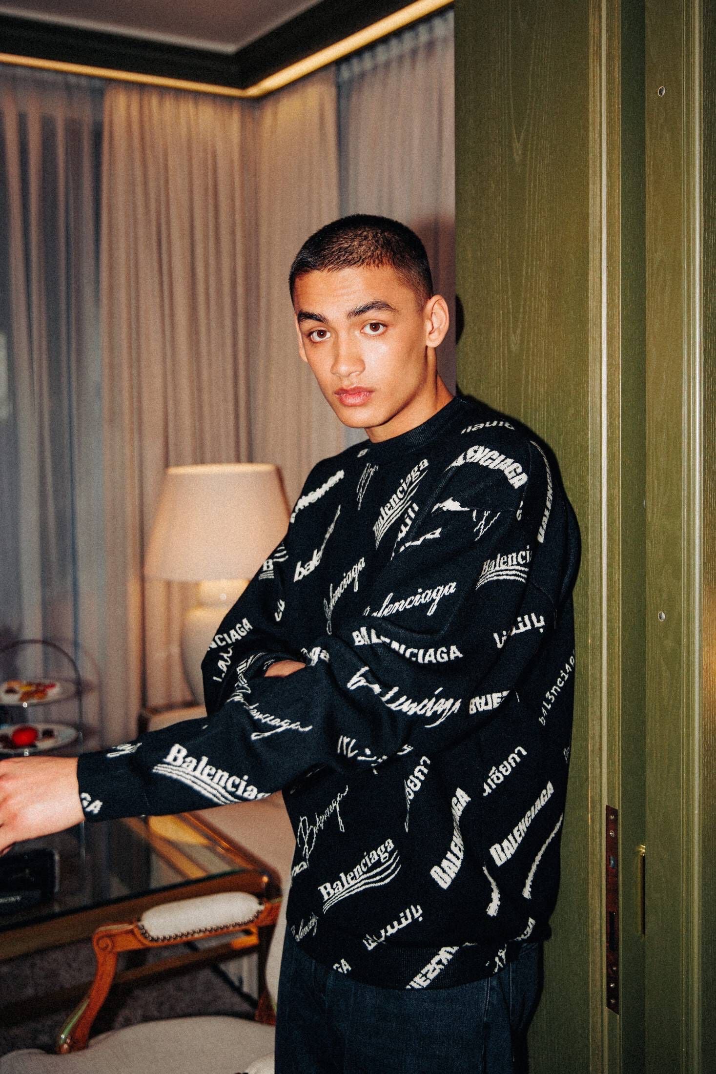 Áo len Balenciaga đen logo chữ trắng - SNV - 724869