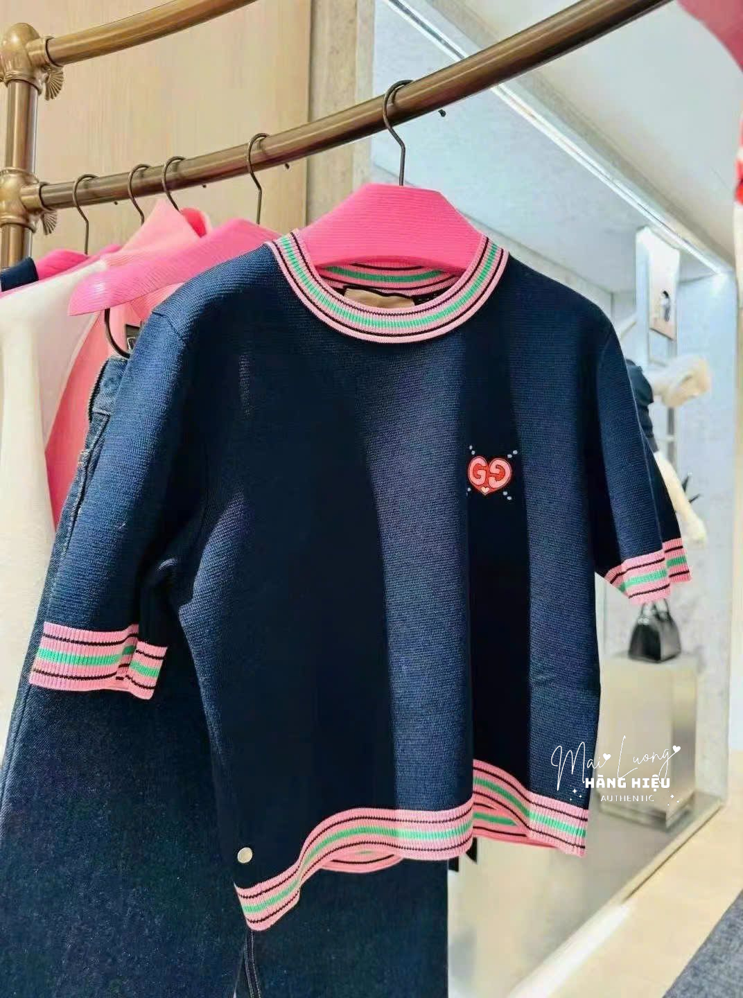 Áo len GG xanh navy nền hồng logo thêu - SNV - 782254