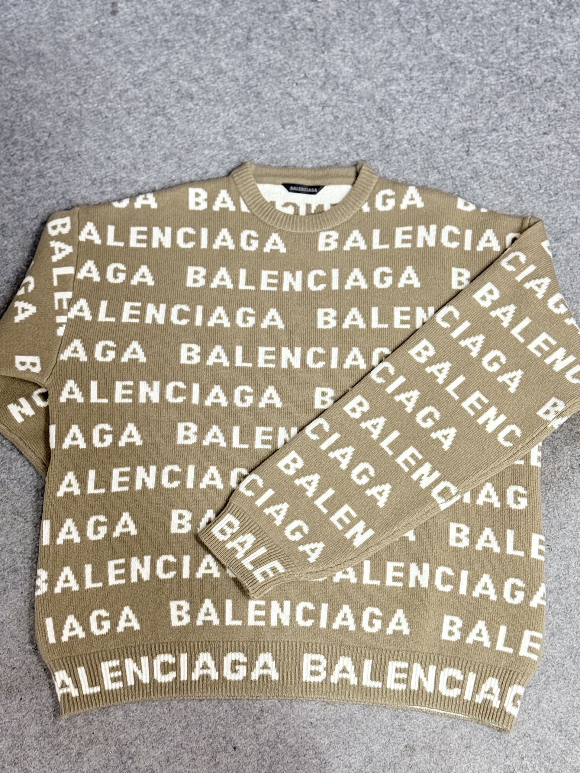 Áo len balenciaga nâu full logo trắng - SNV - 761596