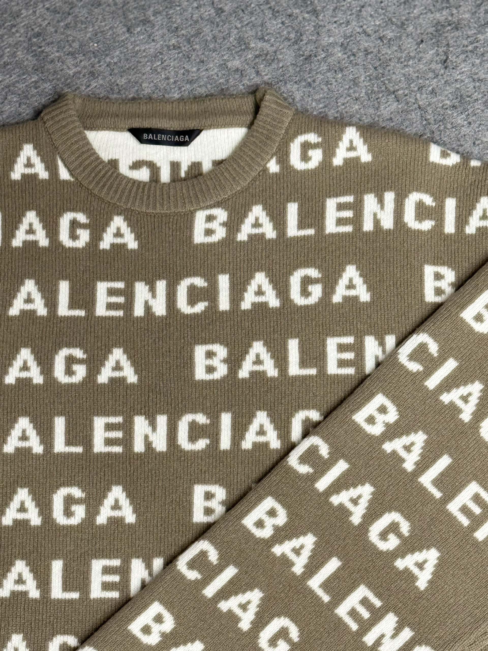 Áo len balenciaga nâu full logo trắng - SNV - 761596