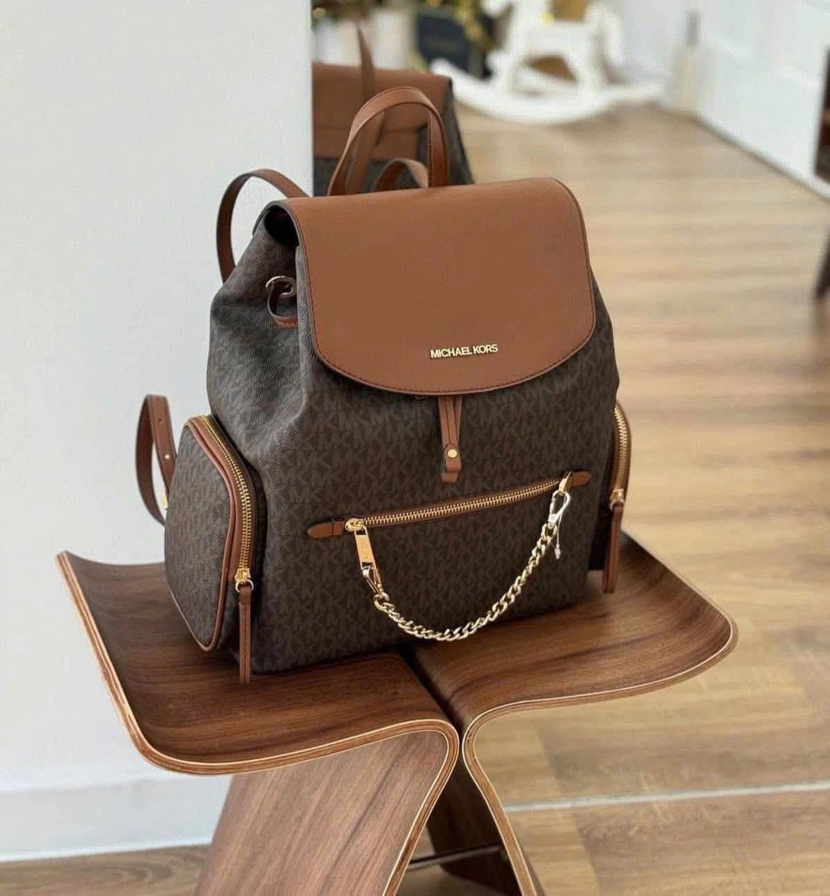 Balo MK Jet set item nâu full logo - 35T1GTTB6B - KT: 19/24*27*11