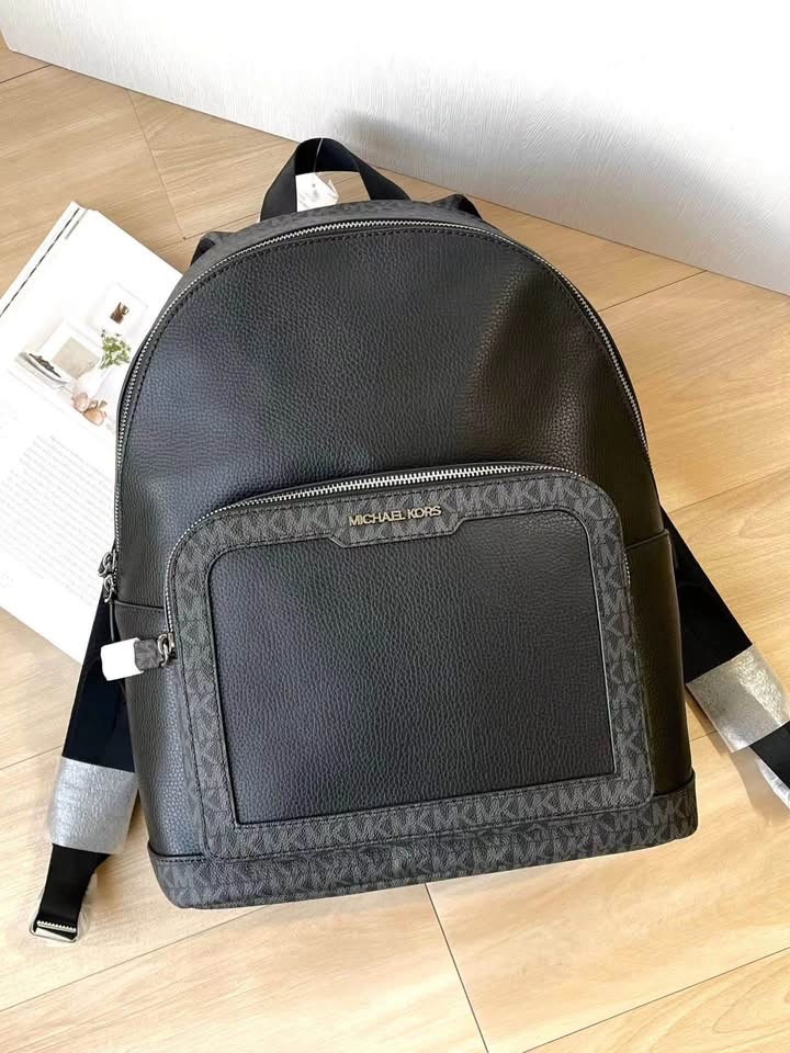 Balo MK màu đen viền logo - 37R6LCOB2L - KT:30x40x13