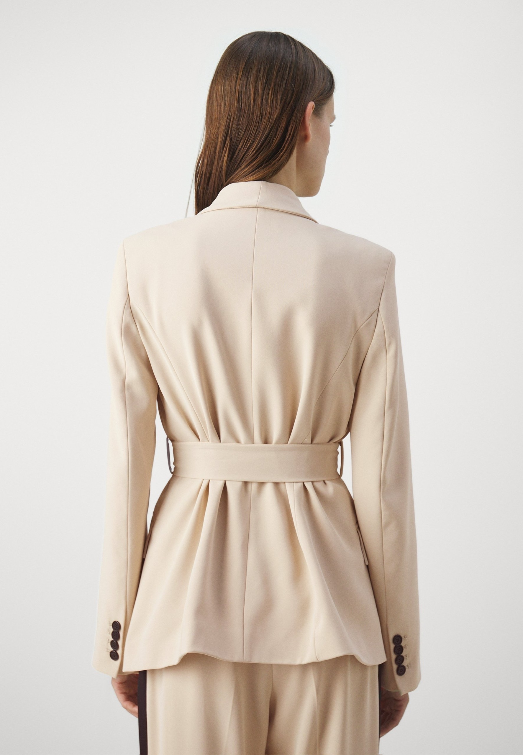 Blazer Karl màu kem + đai - 246W1405