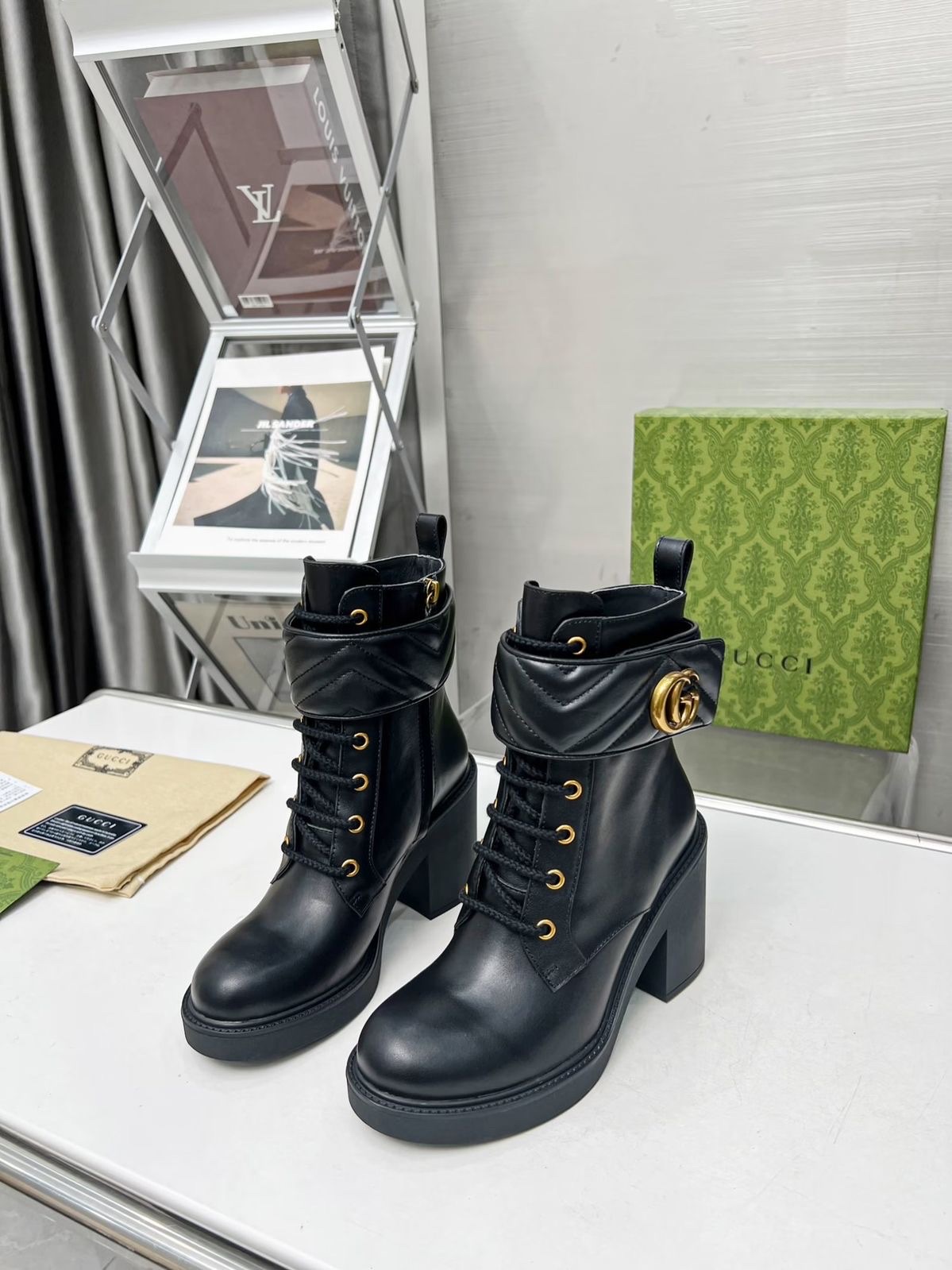 Boot GG strap matelasse đen logo vàng - cao 9p mũi 2p - SNV - 719849