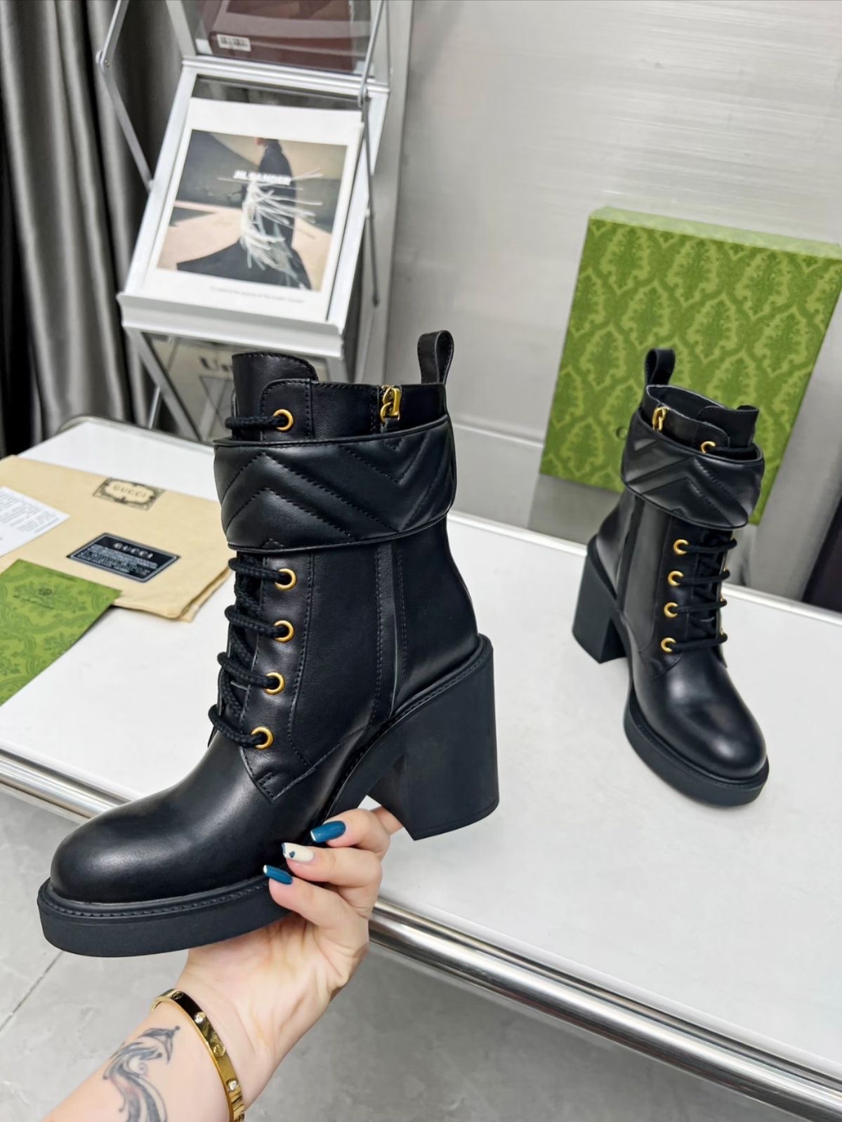 Boot GG strap matelasse đen logo vàng - cao 9p mũi 2p - SNV - 719849