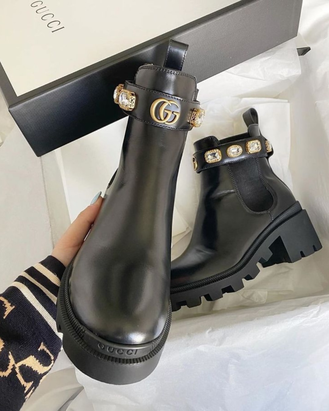 Boot GG trip chelsea đen đai đính đá logo vàng -SNV- 550036
