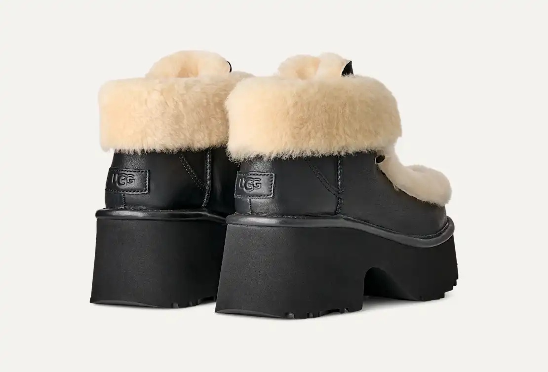 Boot UGG esmee lace up viền lông be - màu đen - chịu lạnh đến âm 20độ - có thể đi tuyết, mưa nhẹ vừa