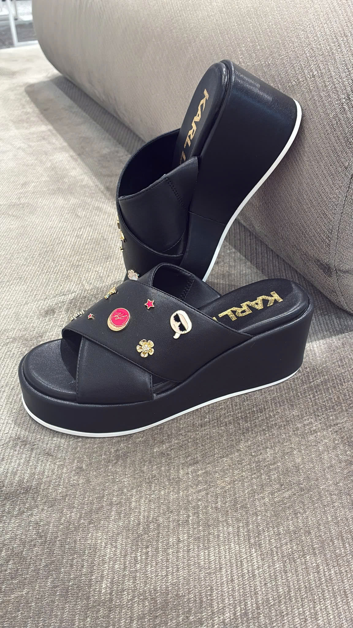 Dép đề xuồng đen KARL LAGERFELD PARIS KL169995