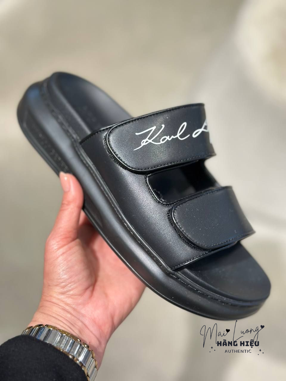 Dép quai ngang đen chữ kí Karl Lagerfeld KLL96506