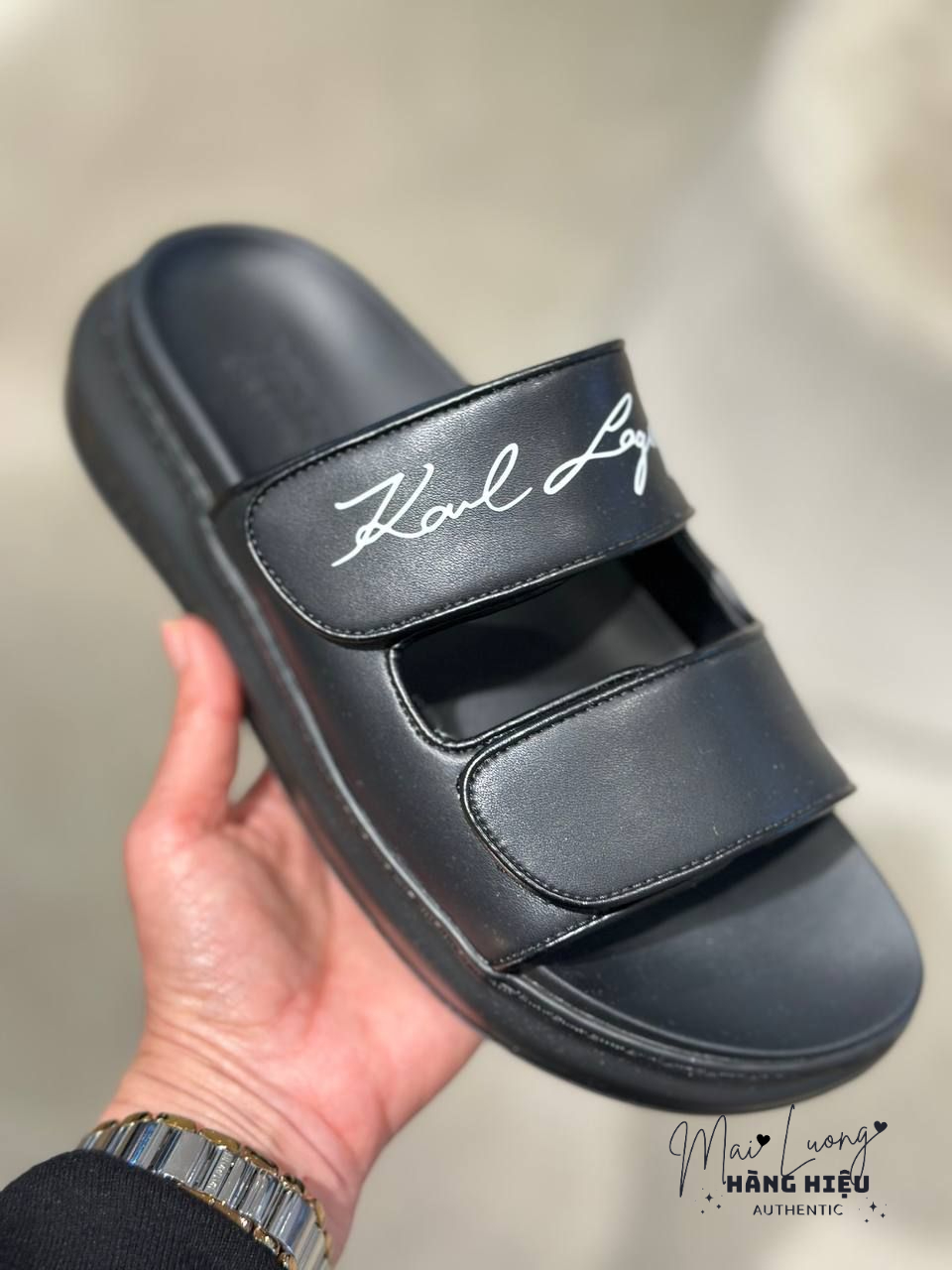 Dép quai ngang đen chữ kí Karl Lagerfeld KLL96506