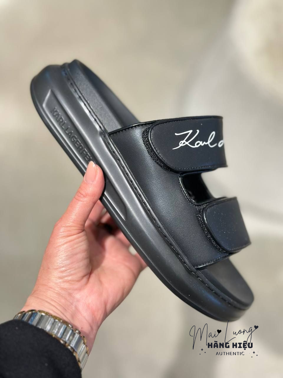 Dép quai ngang đen chữ kí Karl Lagerfeld KLL96506