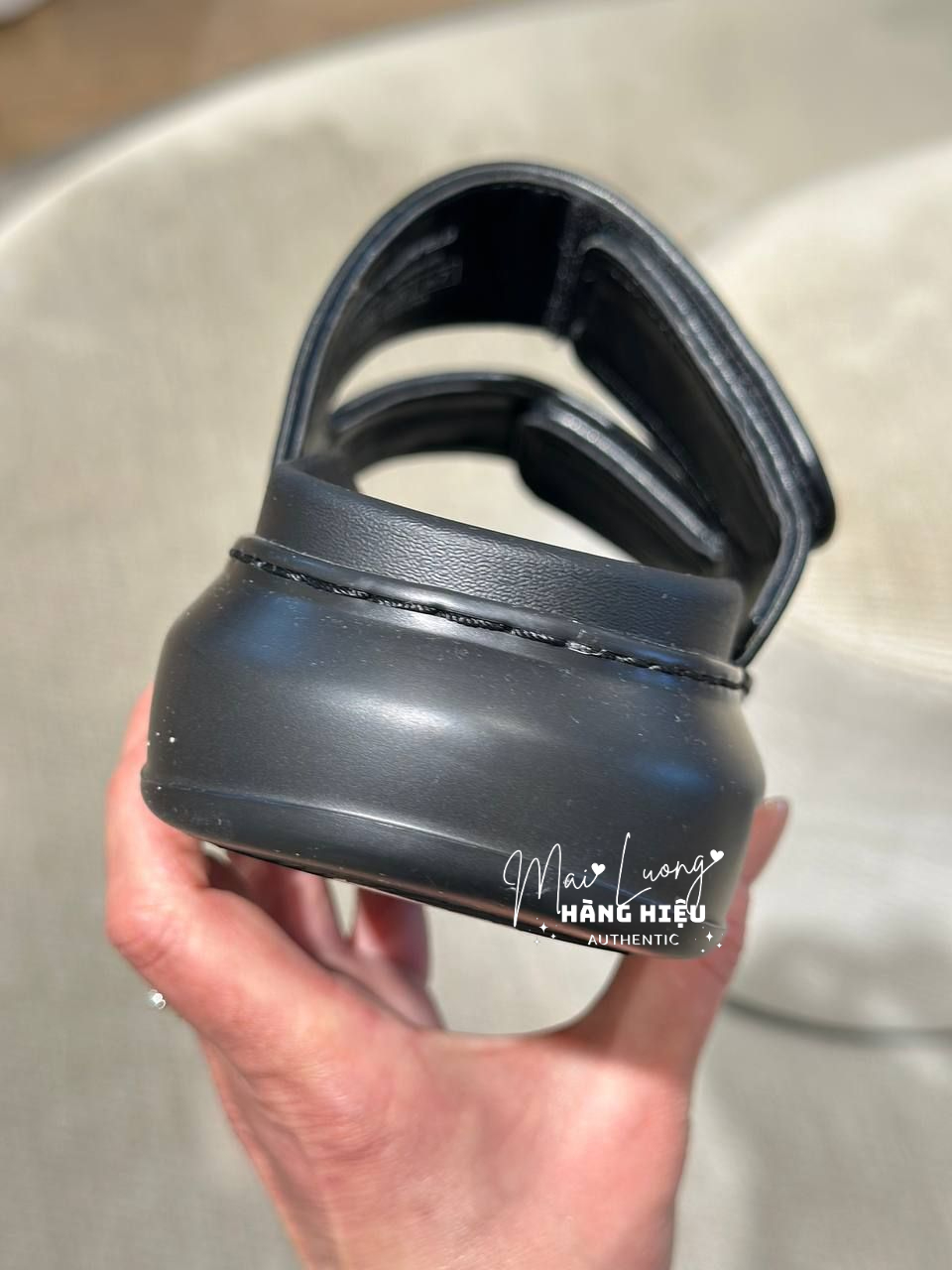 Dép quai ngang đen chữ kí Karl Lagerfeld KLL96506