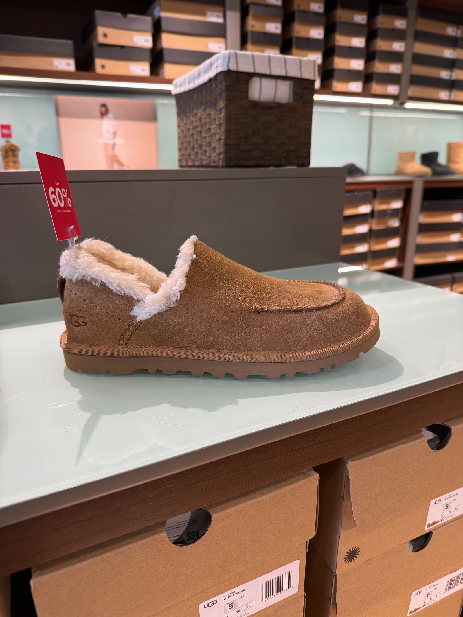 Giày UGG loria pull on màu nâu