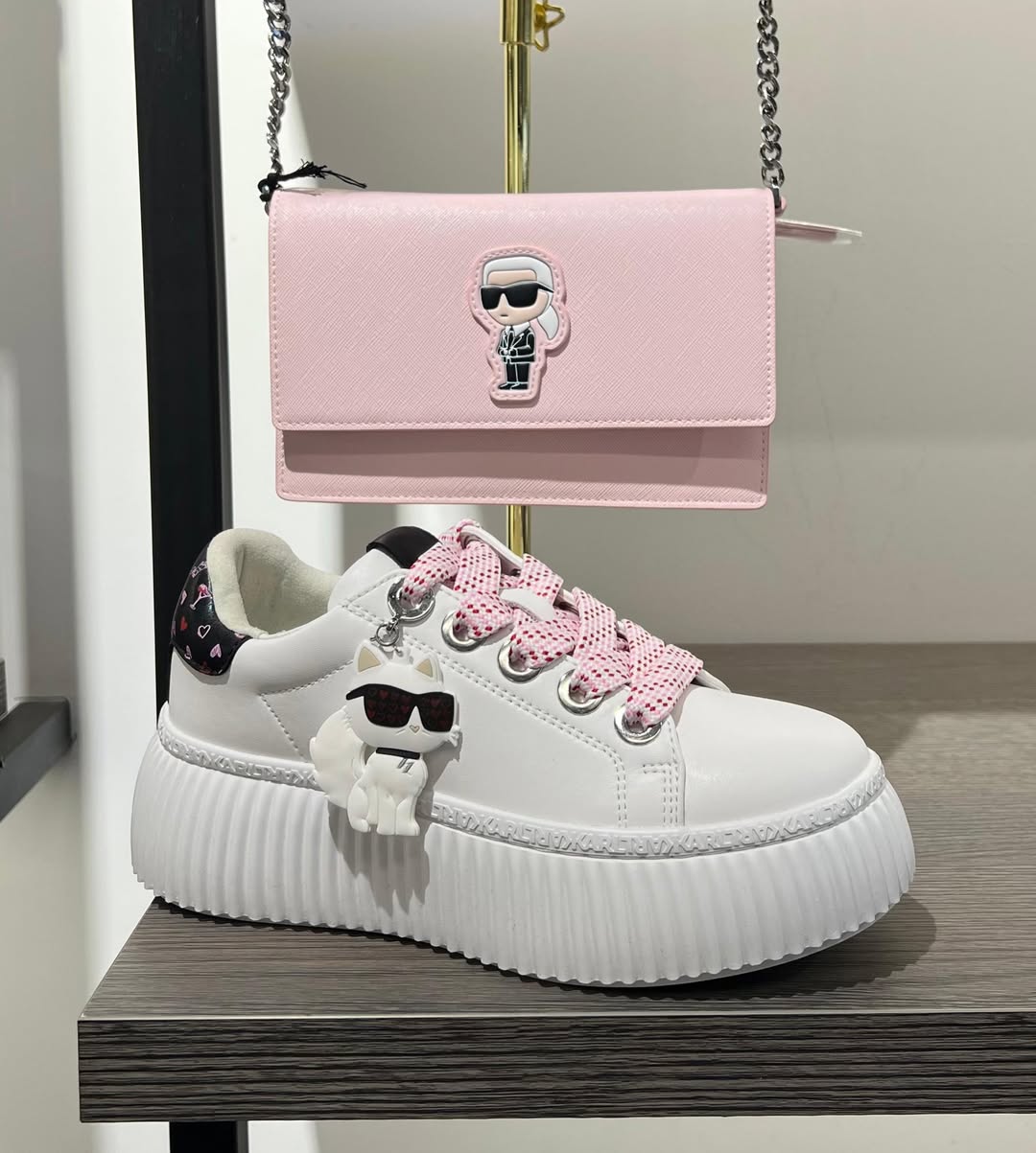 Giày sneaker karl trắng dây hồng tím + charm mèo - KLL94326 - Đế 6 mũi 4