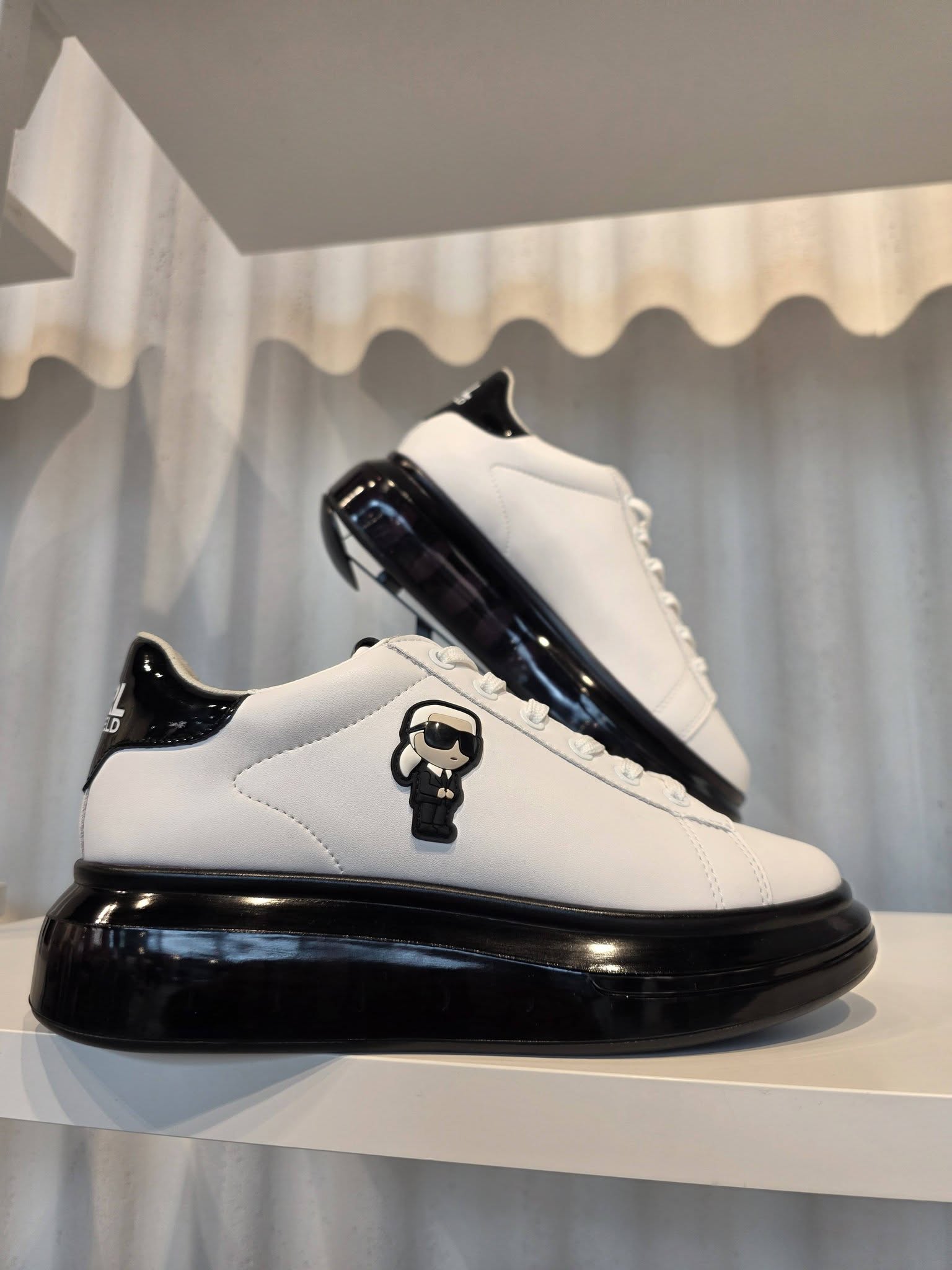 Giày sneaker karl trắng đế + gót đen logo ikonik & mèo- KL96630N - Đế 5 mũi 3