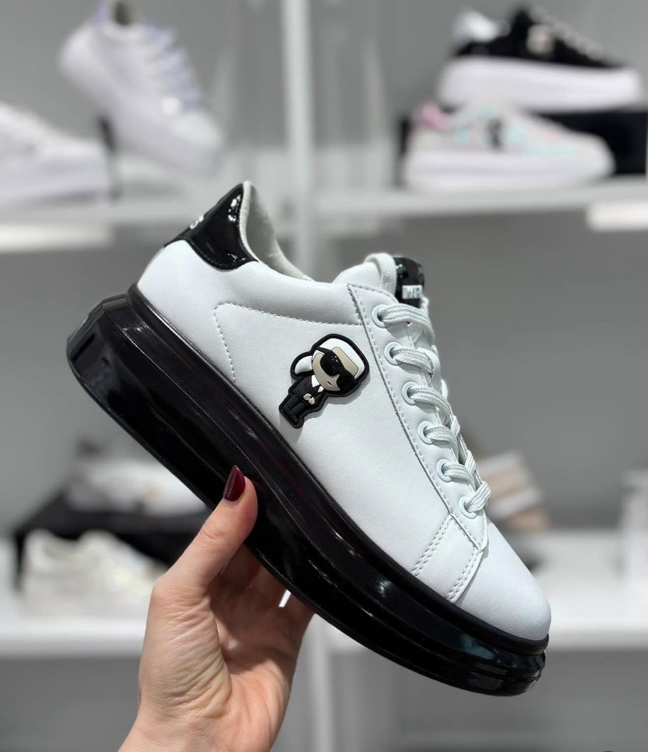 Giày sneaker karl trắng đế + gót đen logo ikonik & mèo- KL96630N - Đế 5 mũi 3