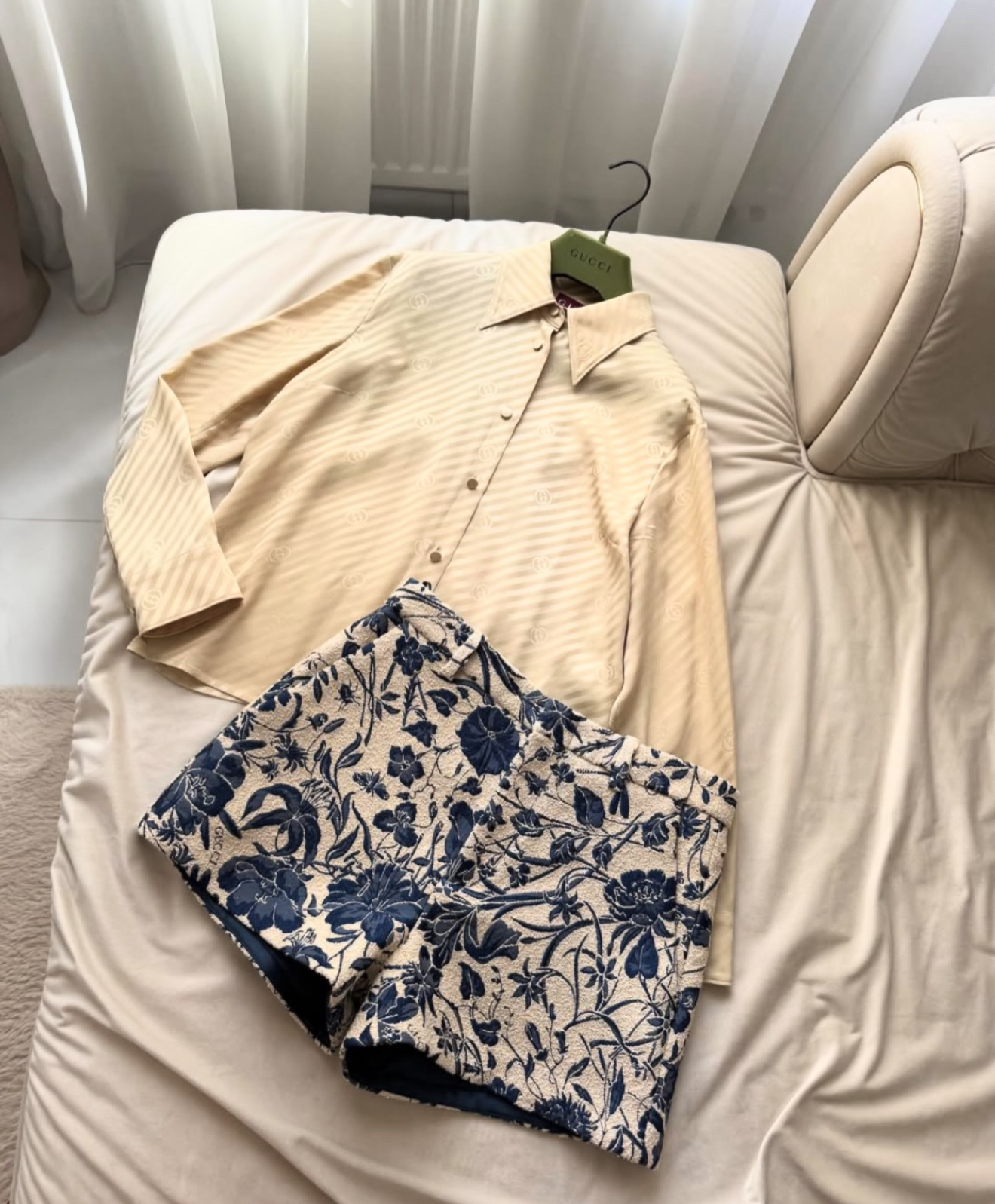 Quần short GG màu kem họa tiết hoa thêu - SNV_ 837351