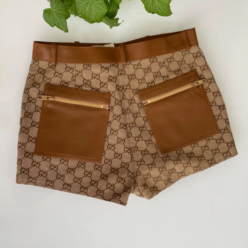 Quần short GG nâu logo viền da - SNV - 681154
