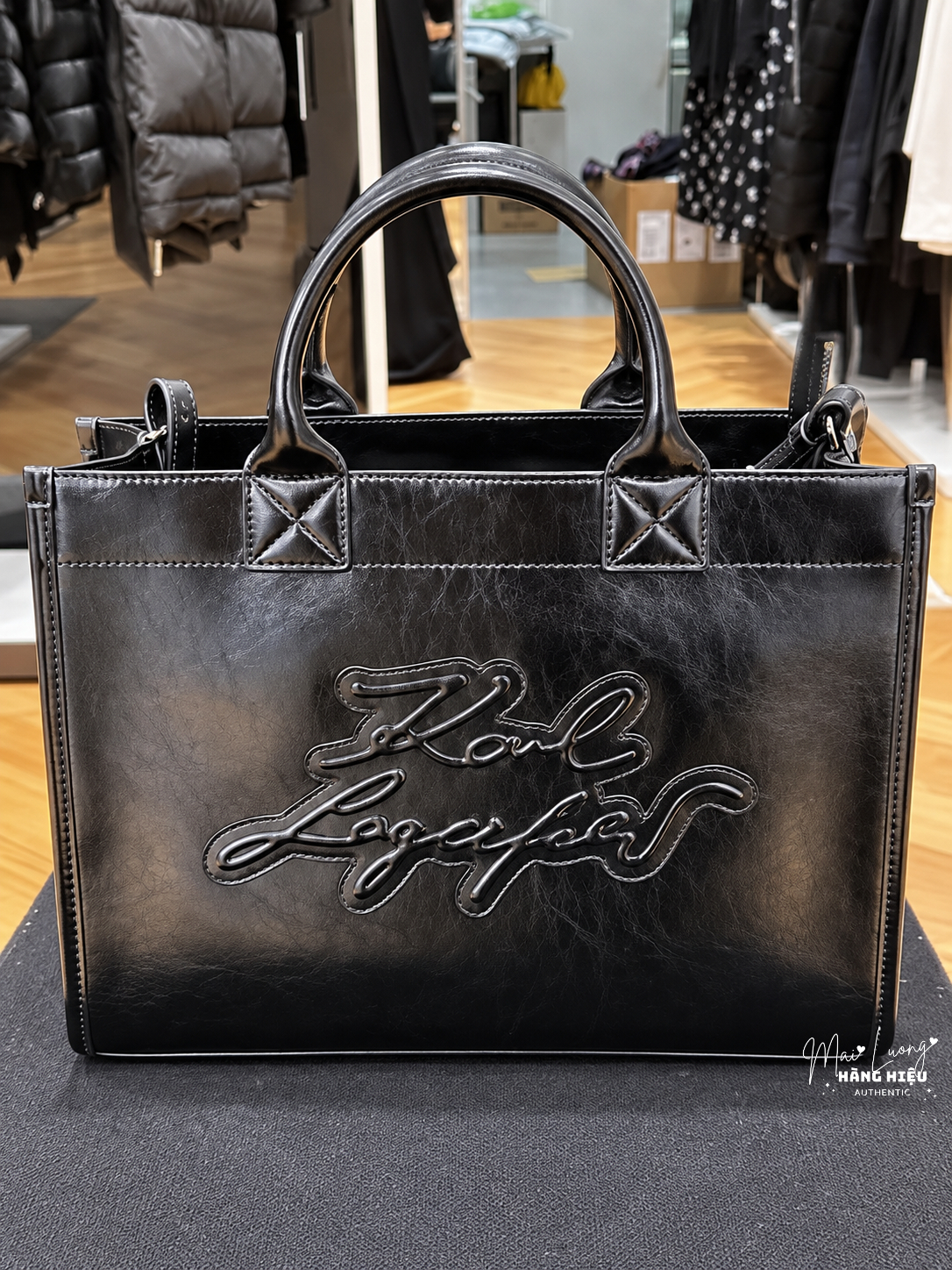 Shopper Karl đen logo chữ ký - da bóng BRW30007 - KT: 32*23*13
